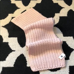 BNWT Gap in Baby color Pink Scarf. Cozy & Warm.
